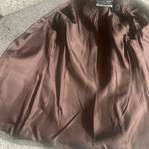 Gorgeous vintage blazer. Such beautiful details. - Picture 9 of 12